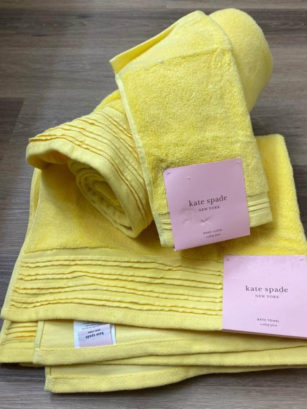 Kate Spade New York Daisy Yellow Bath Towel Set – 2 Bath Towels + Washcloth – NW